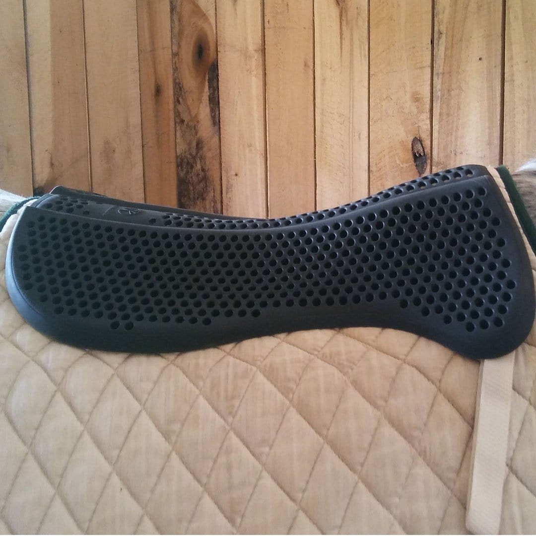 Diagram of Air Cycle Prene layers showcasing moisture-wicking, comfort, and shock absorption for horses.